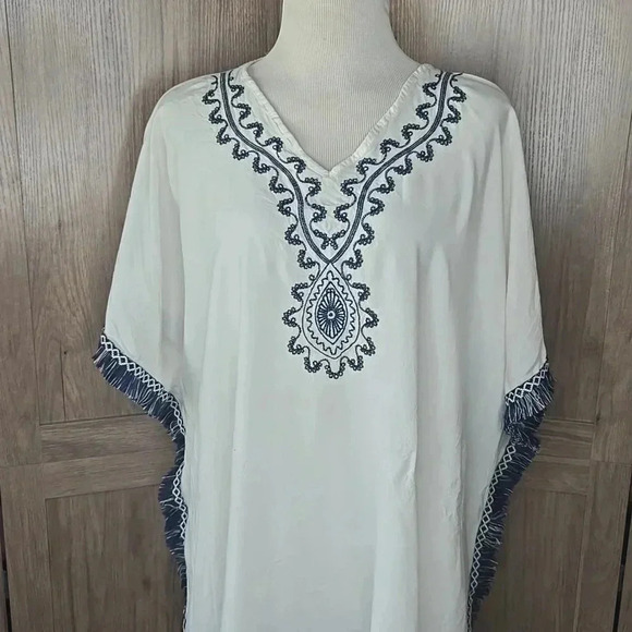 White and Navy Embroidered Women's Top tunic ONE size - Picture 3 of 7